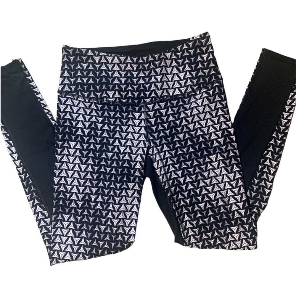 Victoria’s Secret Stylish Black and White fitness leggings